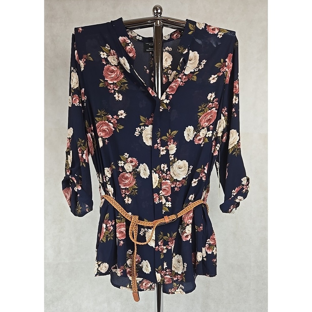 NEW Flower & Feather Shirt Womens Size 2X v-Neck Top Blue Floral with‎ Belt NEW